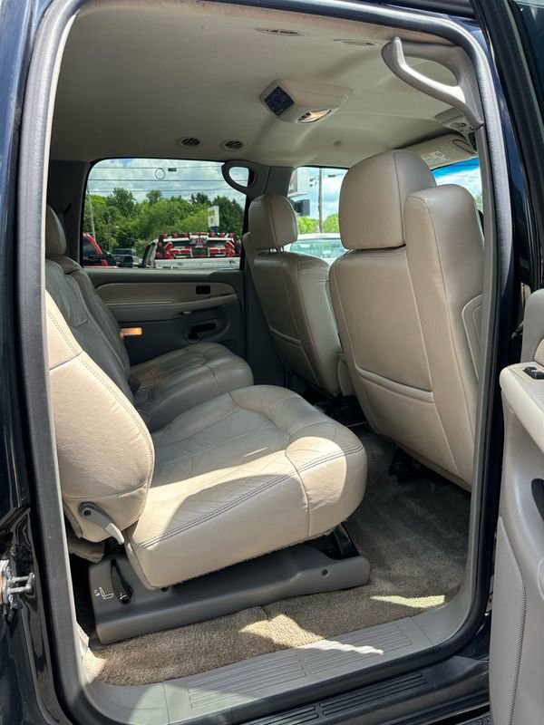 Used 2001 Chevrolet Suburban 2500 LT w/ LT Preferred Equipment Group AWD/4WD image 11