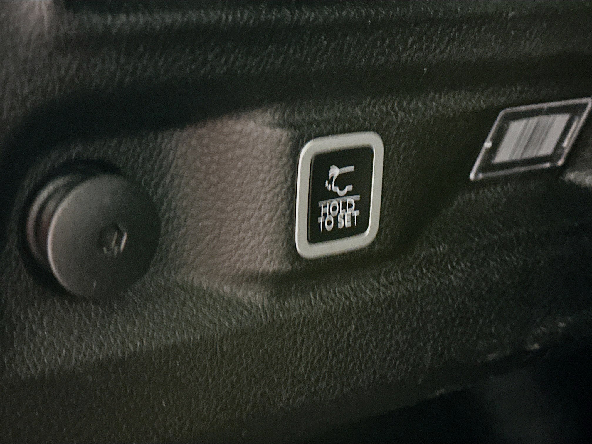 Used 2024 Jeep Grand Cherokee L Limited w/ Luxury Tech Group II image 33