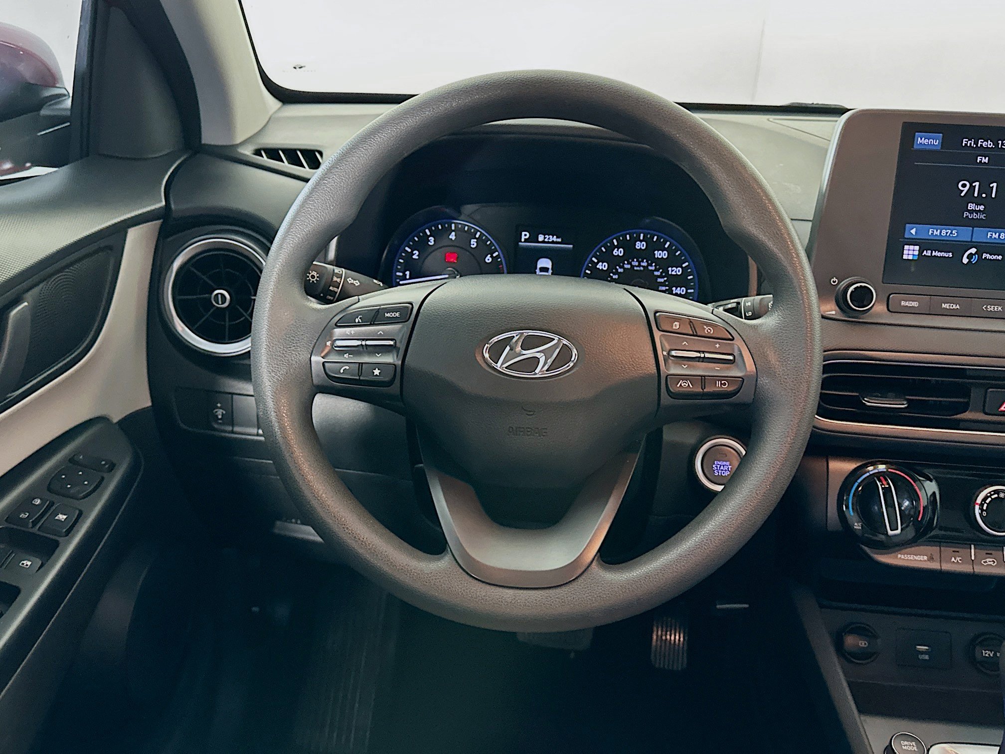 Used 2023 Hyundai Kona SEL image 17