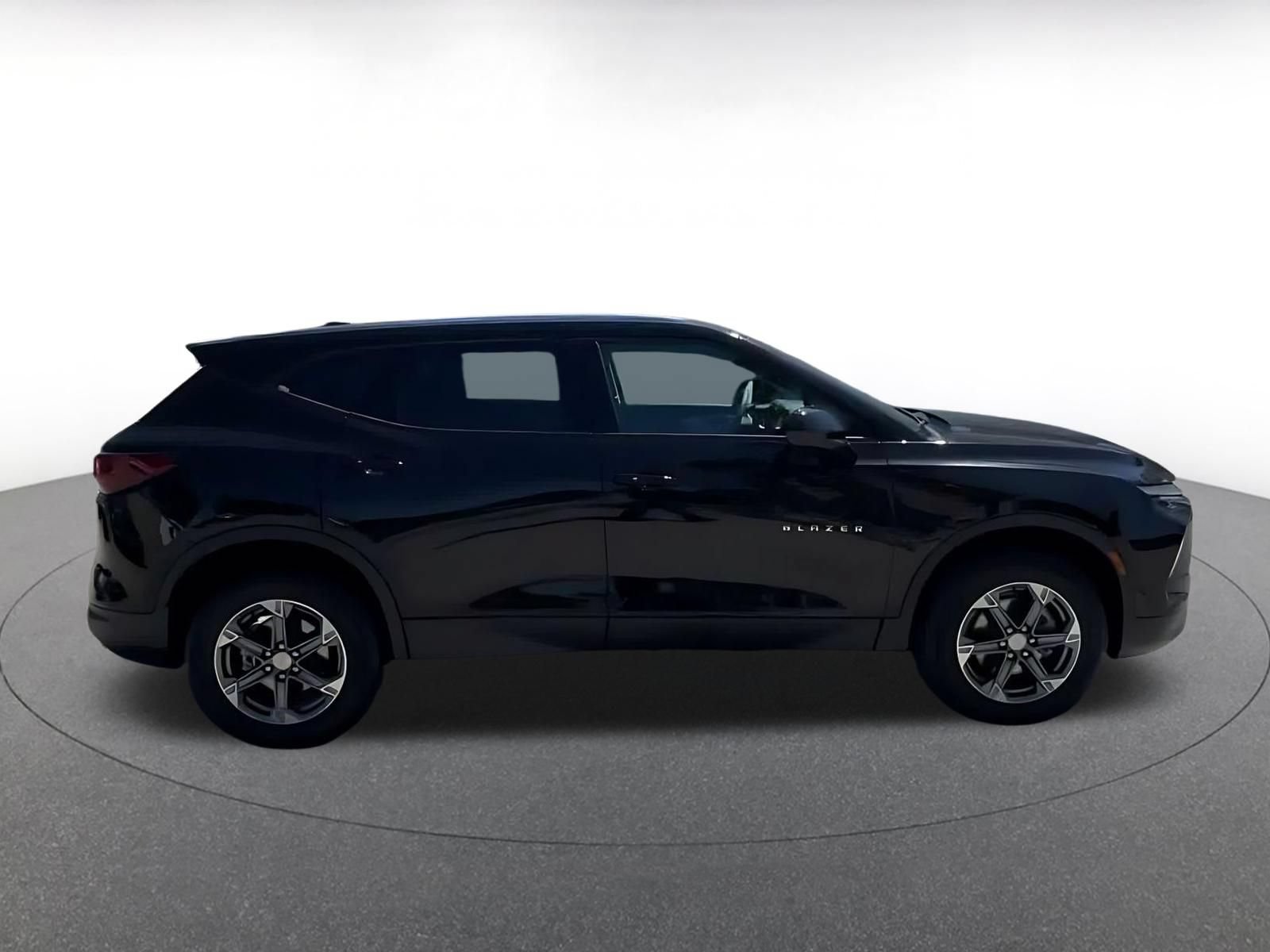 Used 2025 Chevrolet Blazer LT FWD image 15