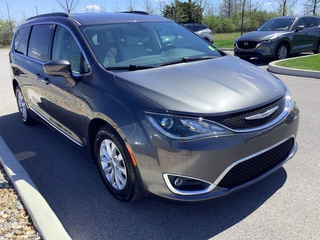 Used 2017 Chrysler Pacifica Touring-L image 3