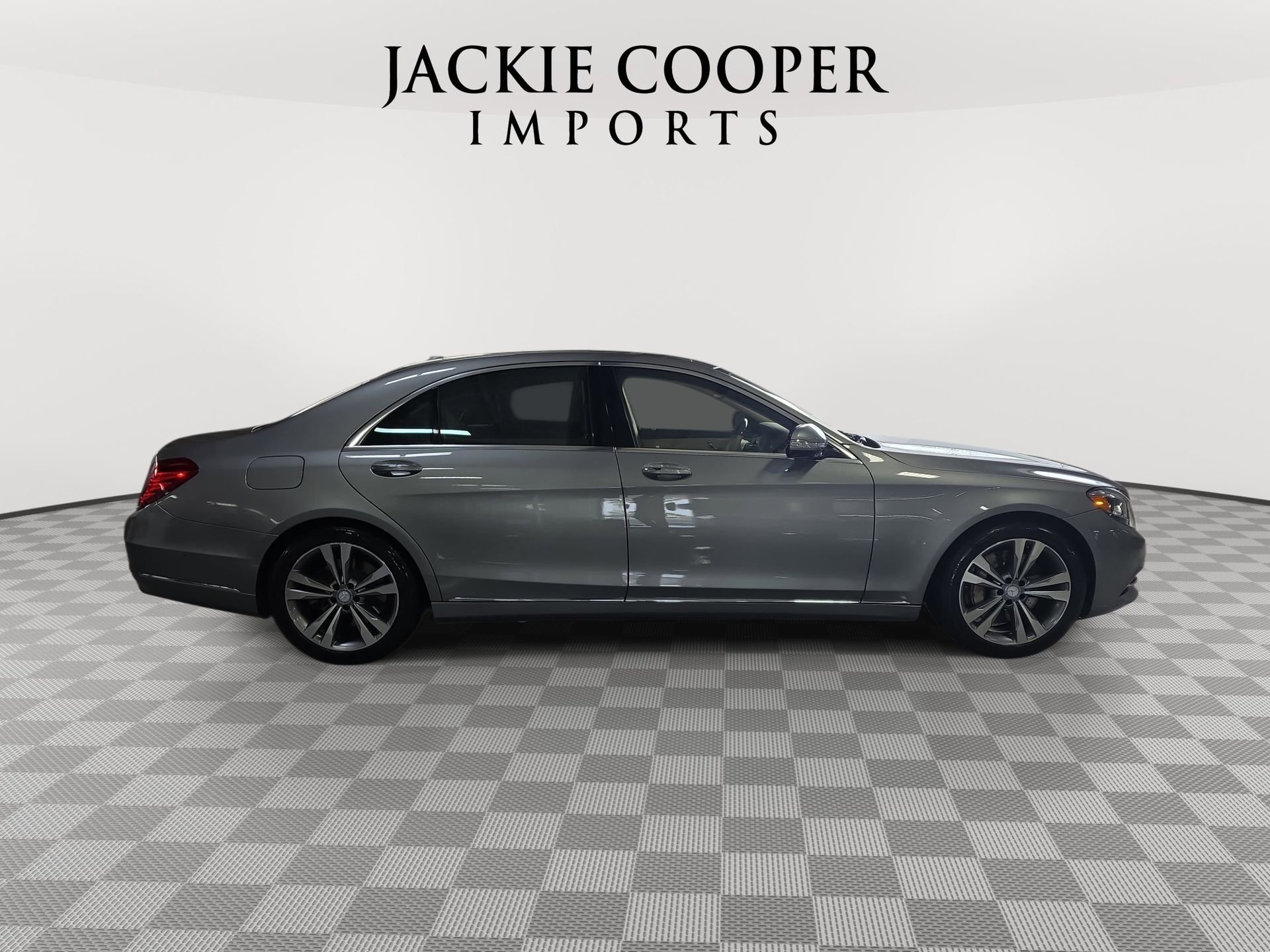 Used 2015 Mercedes-Benz S 550 4MATIC Sedan image 4
