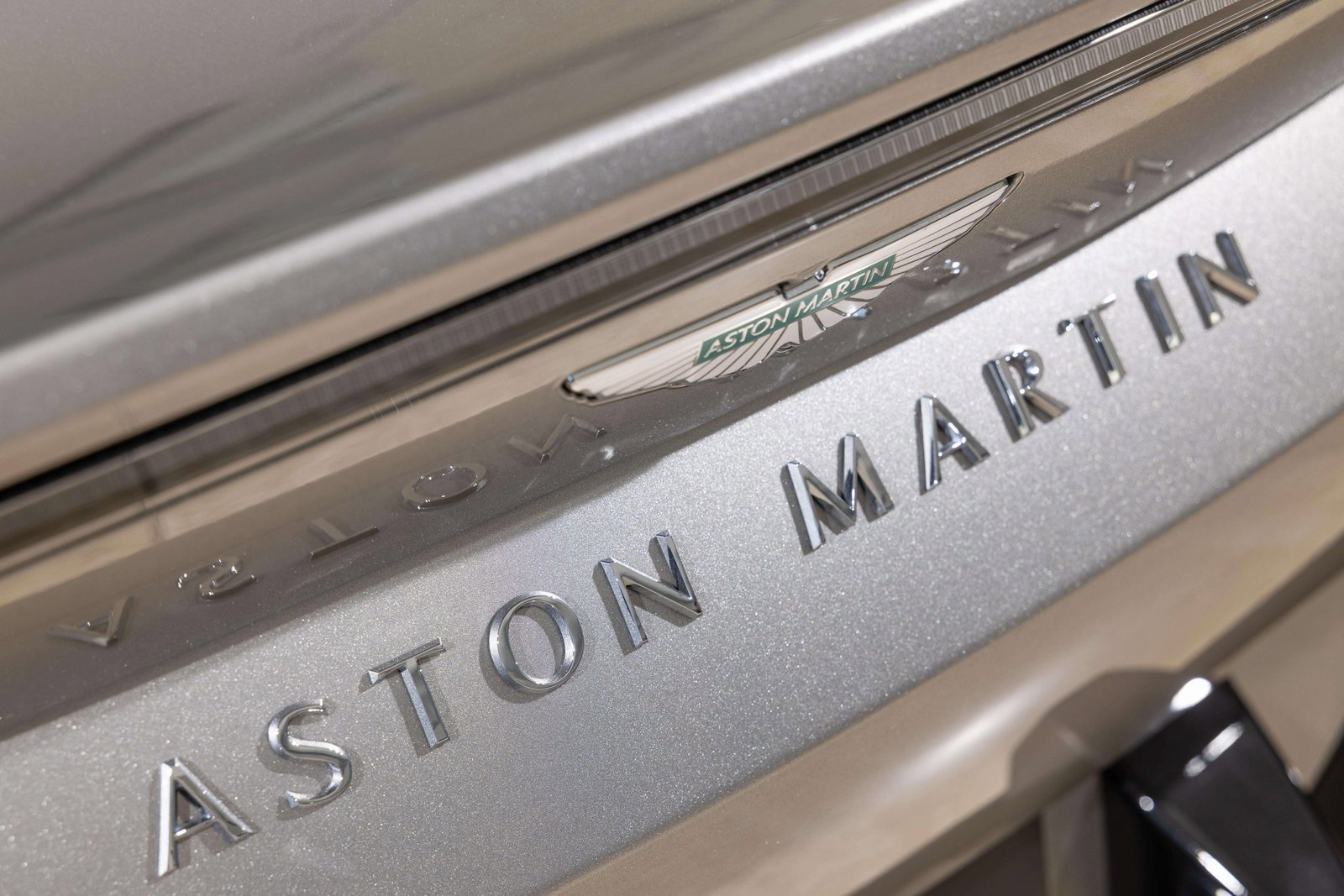 Used 2025 Aston Martin V8 Vantage Coupe image 18