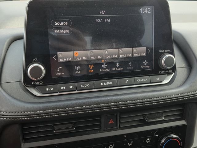 Used 2024 Nissan Rogue S image 8