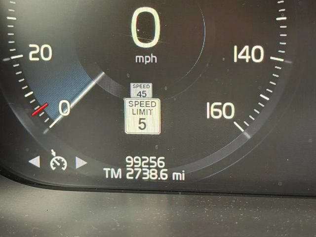 Used 2018 Volvo XC60 T5 Momentum w/ Vision Package AWD/4WD image 18