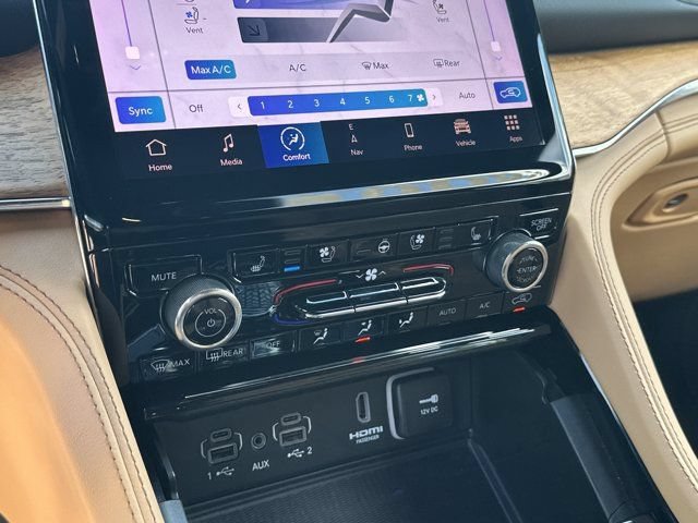 Certified 2022 Jeep Grand Cherokee Summit AWD/4WD image 31