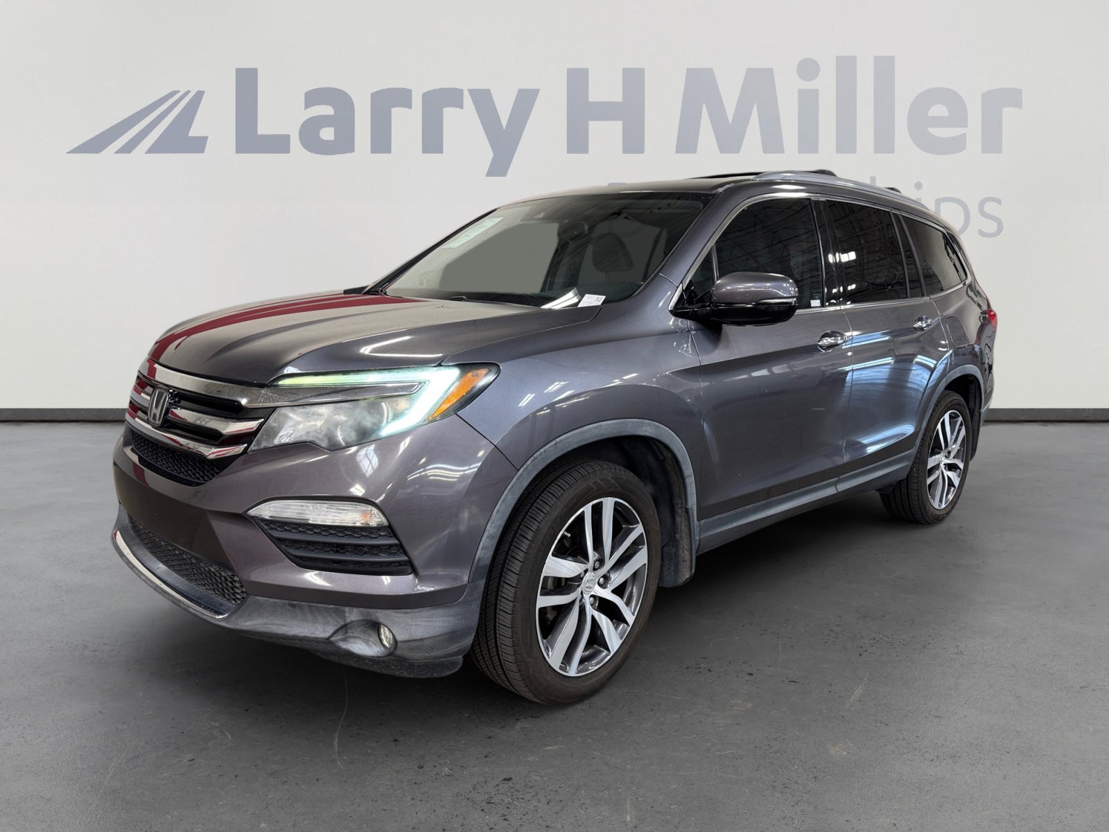 Used 2018 Honda Pilot Touring image 1