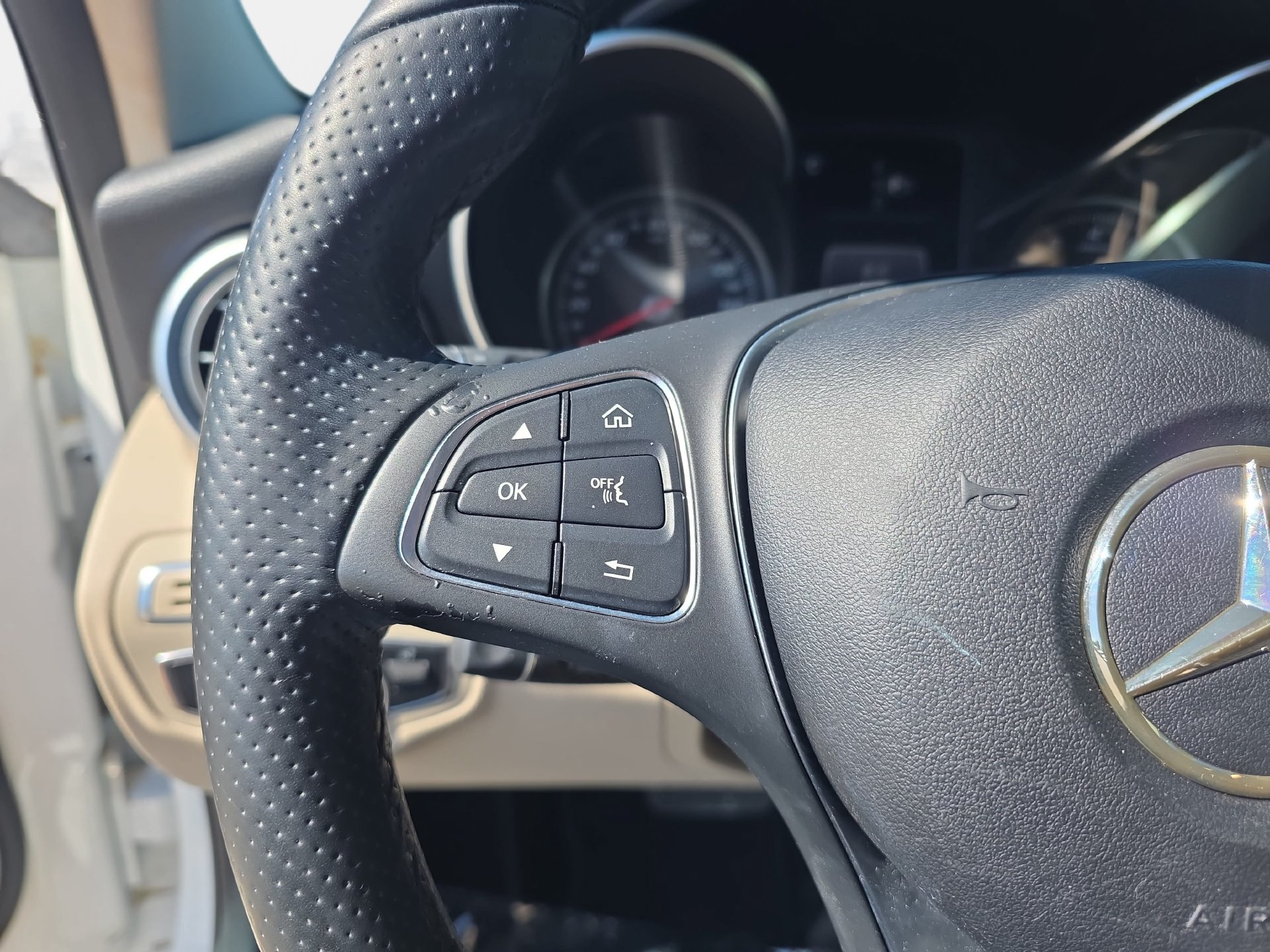 Used 2015 Mercedes-Benz C 300 Sedan image 16