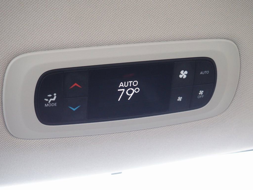 Used 2024 Chrysler Pacifica Touring-L image 15