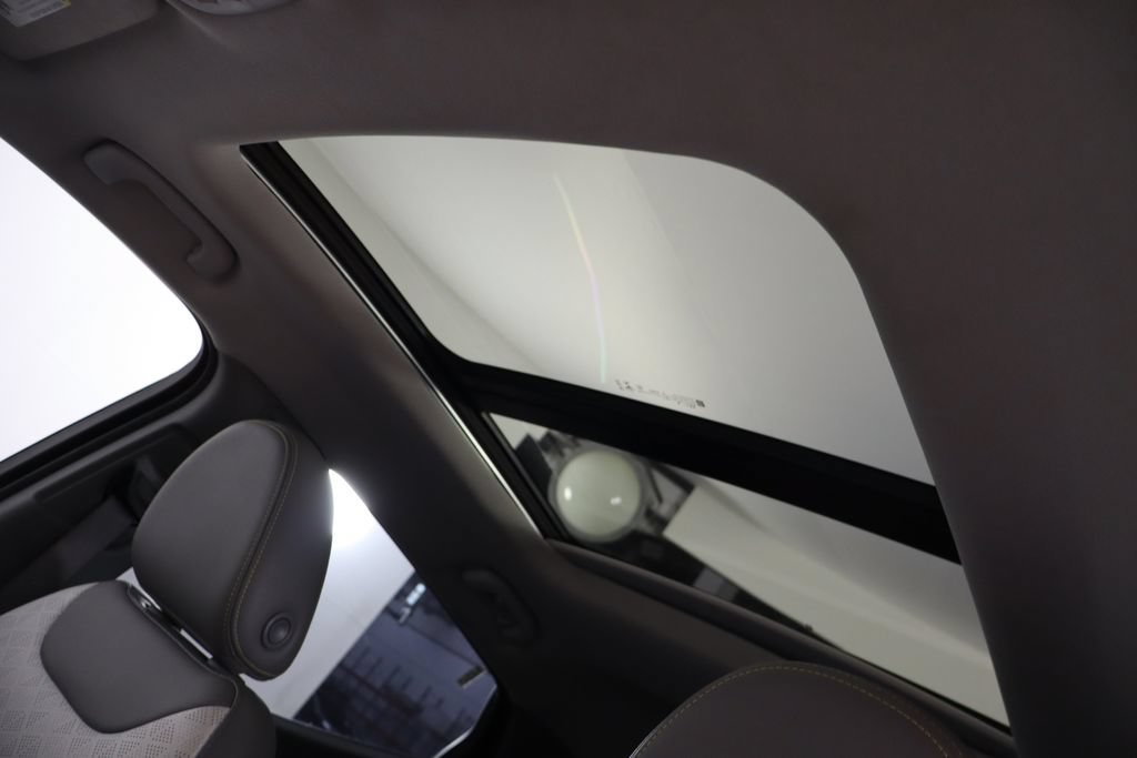 Used 2022 Chevrolet Bolt EUV Premier w/ Sun & Sound Package FWD image 27