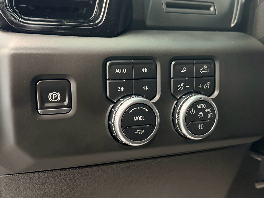 Used 2025 GMC Sierra 2500 AT4 image 16