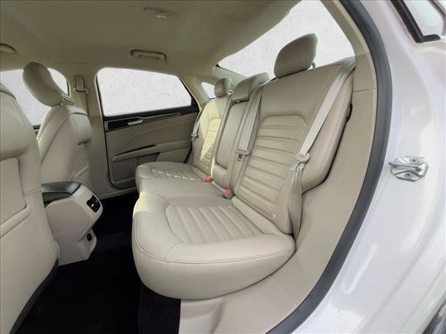 Used 2017 Ford Fusion SE w/ Fusion SE Technology Package image 19