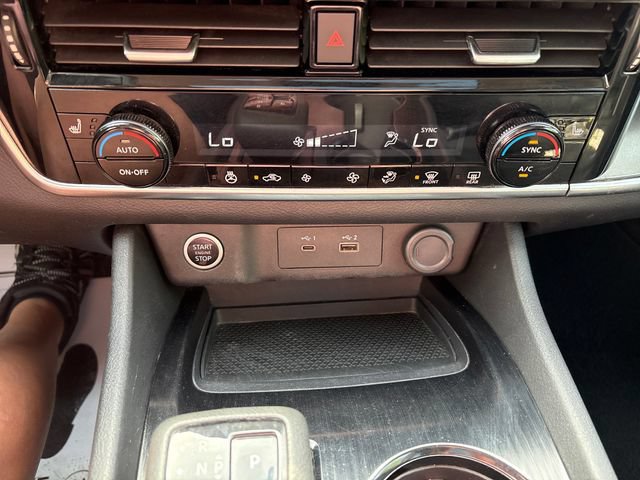 Used 2021 Nissan Rogue SV AWD/4WD image 18