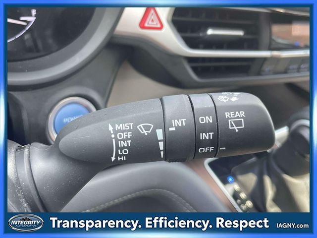 Used 2024 Toyota Sienna XLE FWD image 26