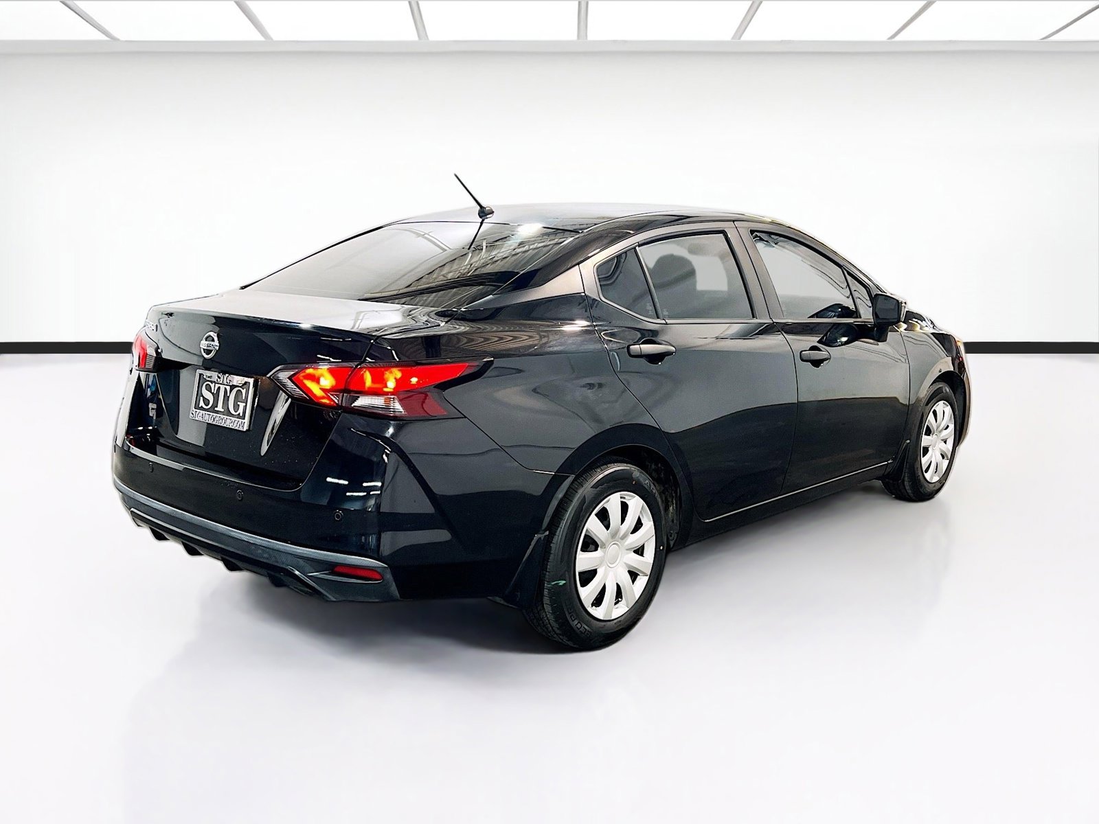 Used 2021 Nissan Versa S image 4