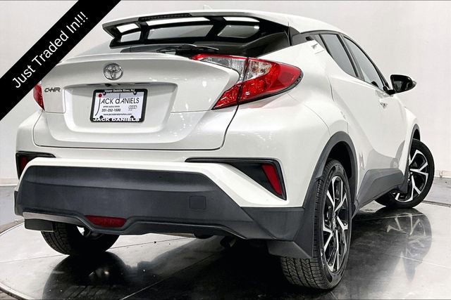 Used 2018 Toyota C-HR XLE FWD image 2