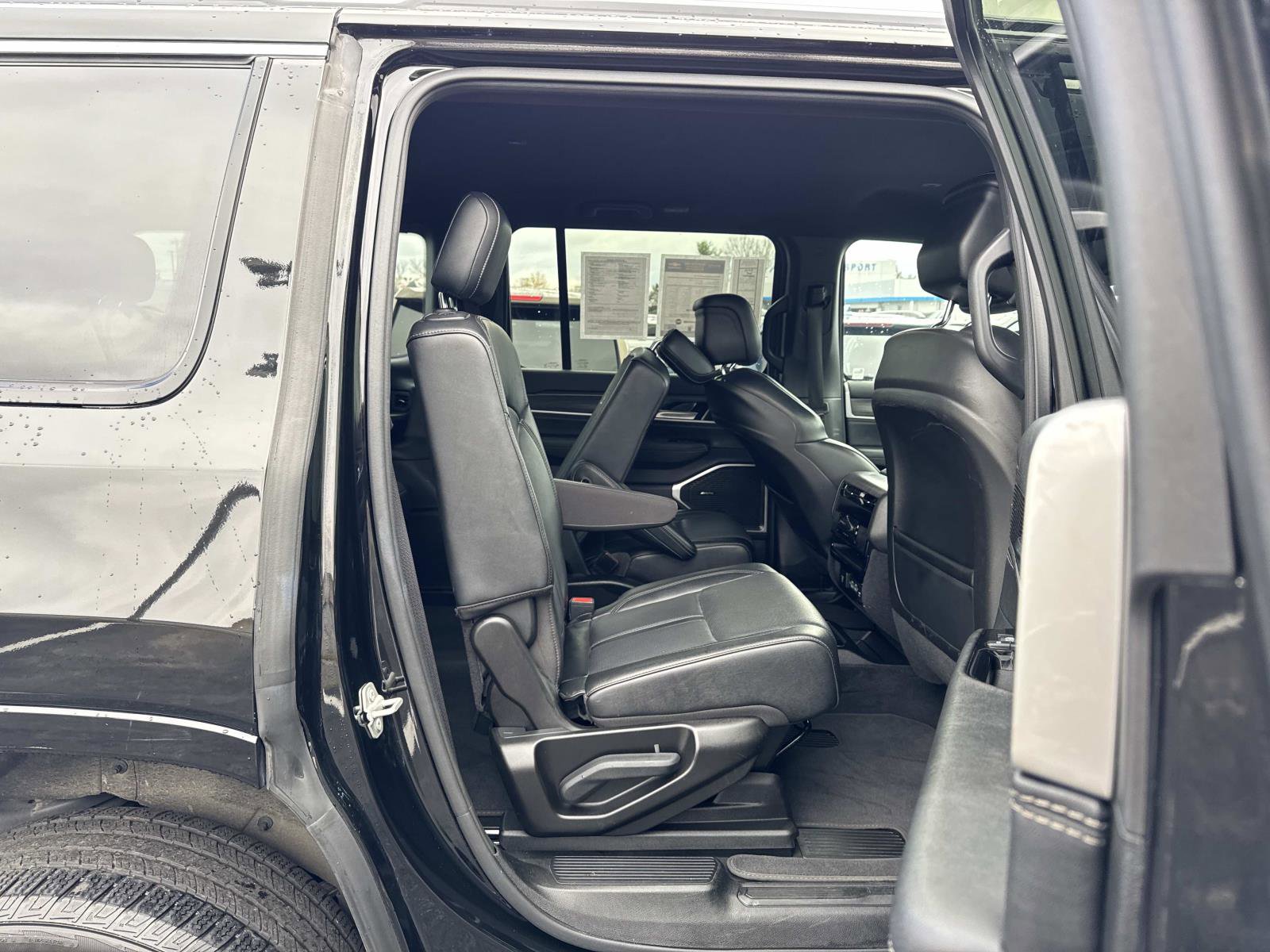 Used 2024 Jeep Wagoneer Series III image 14