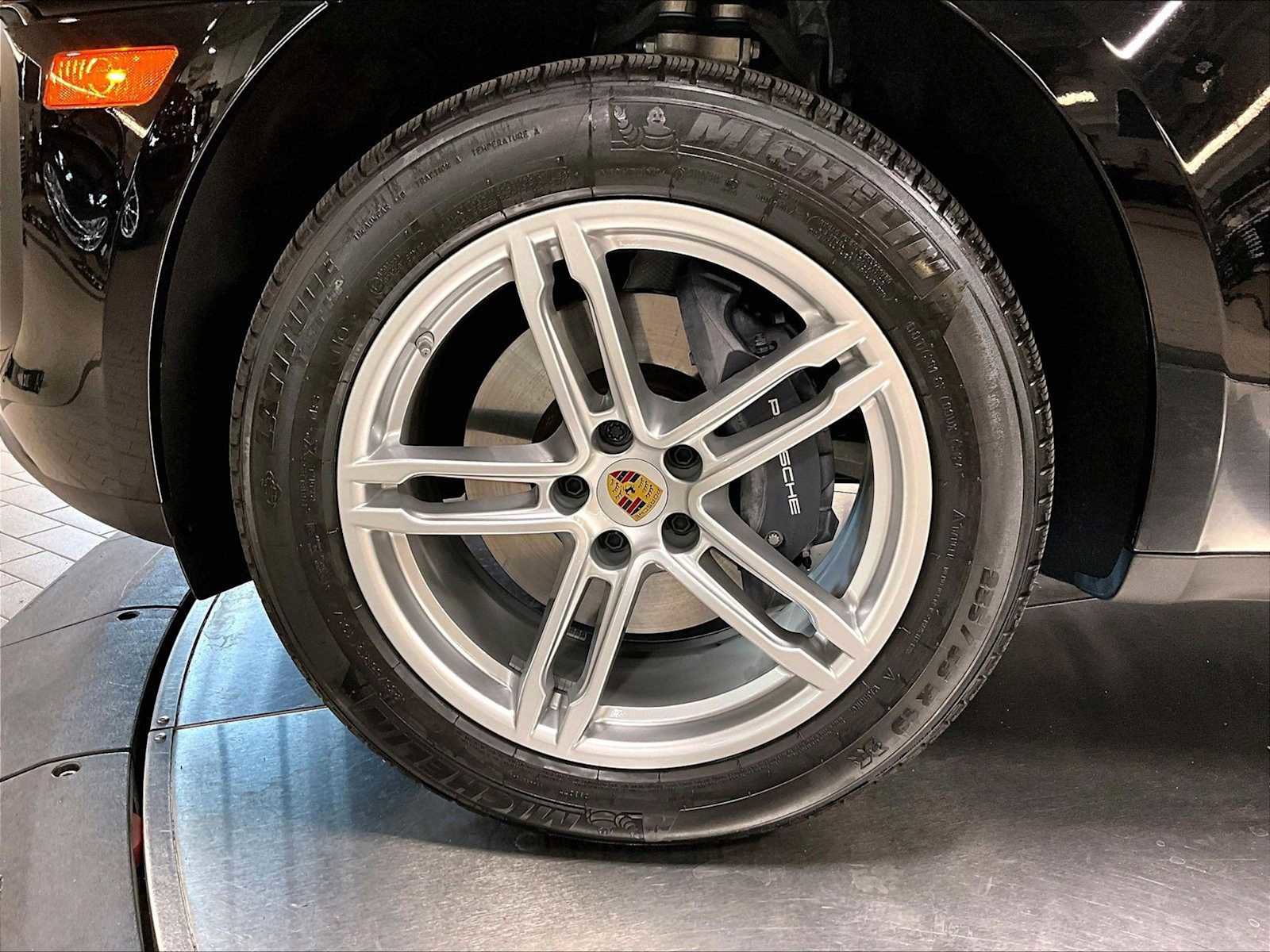 Used 2025 Porsche Macan w/ Premium Package Plus image 14