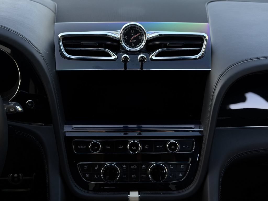 Used 2021 Bentley Bentayga Speed AWD/4WD image 34