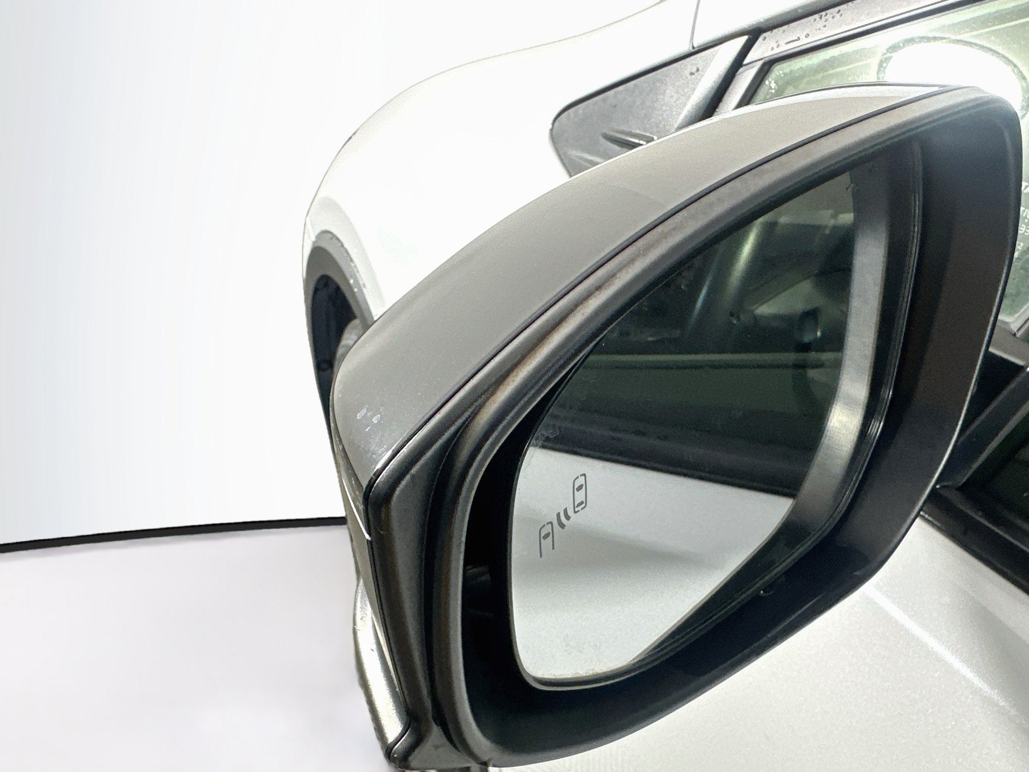 Used 2024 Toyota Prius LE FWD image 16