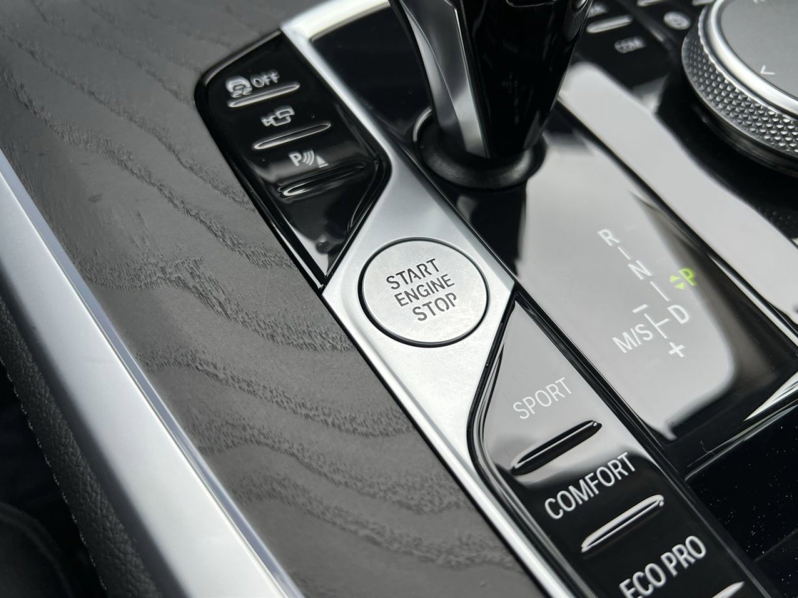 Used 2022 BMW X7 xDrive40i w/ Premium Package image 31