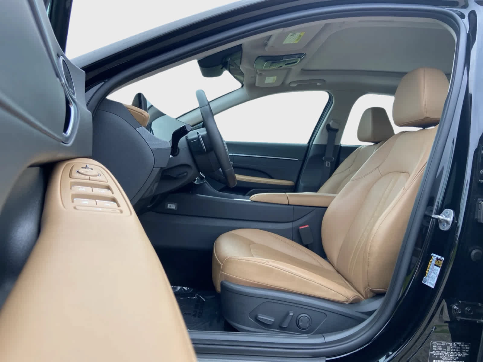 Used 2025 Hyundai Sonata Limited FWD image 12