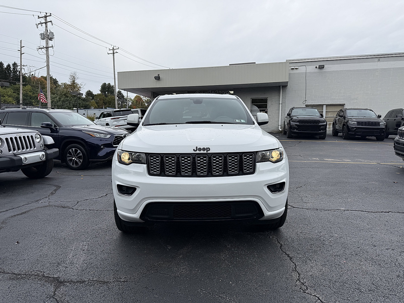 Certified 2021 Jeep Grand Cherokee Laredo X AWD/4WD image 2