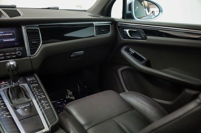 Used 2018 Porsche Macan image 22