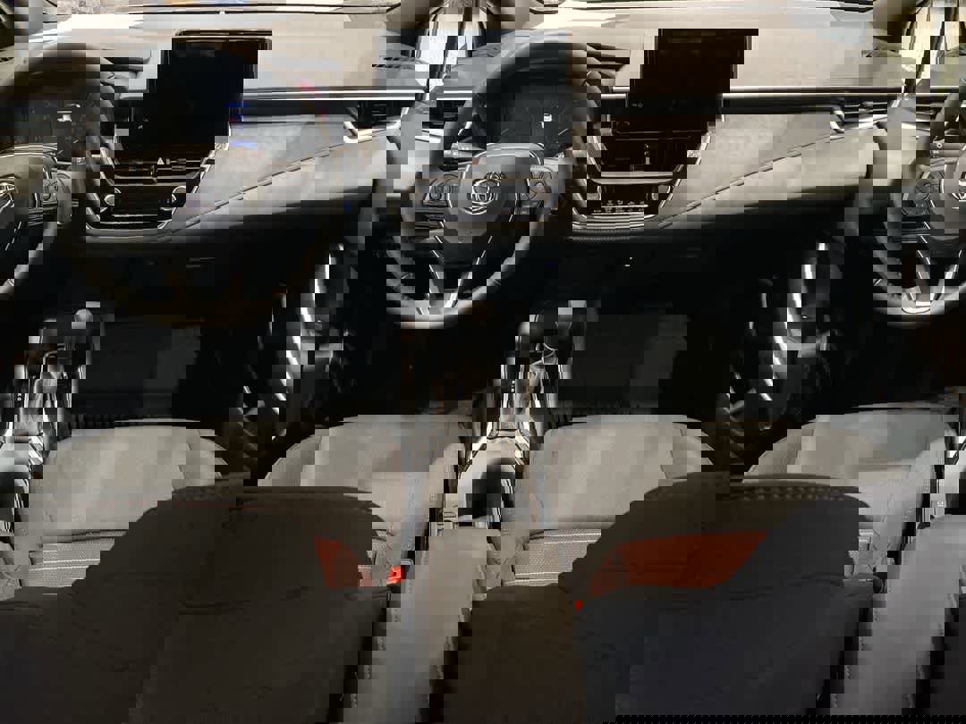 Used 2025 Toyota Corolla SE image 20