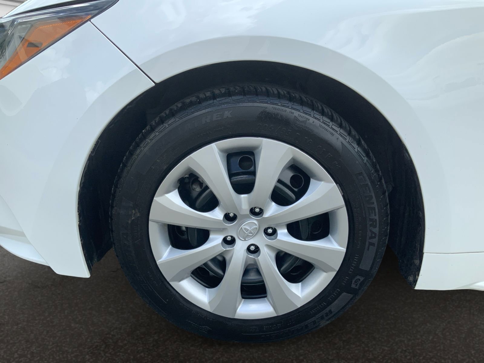 Used 2023 Toyota Corolla LE FWD image 34