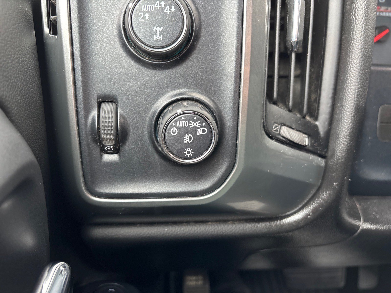 Used 2018 Chevrolet Silverado 1500 LT w/ LPO, Black Pack AWD/4WD image 21