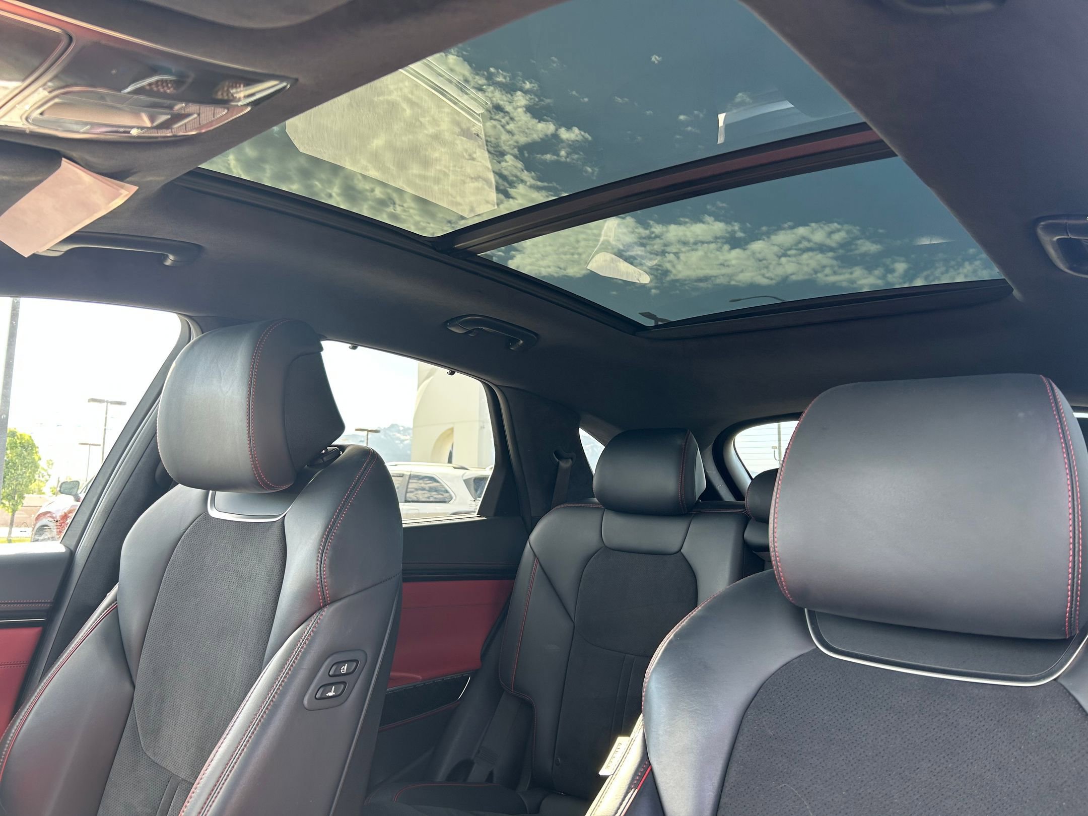 Used 2022 Genesis GV70 3.5T Sport w/ Sport Prestige Package AWD/4WD image 30