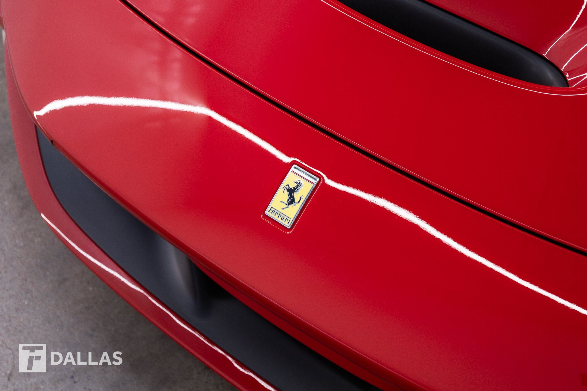 Used 2022 Ferrari F8 Tributo RWD image 9