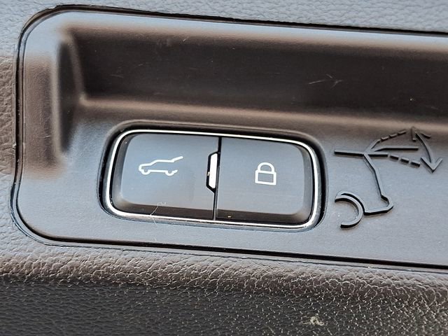 Used 2020 Ford Explorer XLT w/ Equipment Group 202A image 30