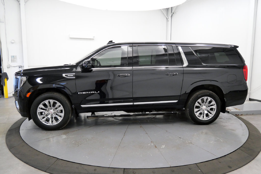 Used 2023 GMC Yukon XL Denali AWD/4WD image 5