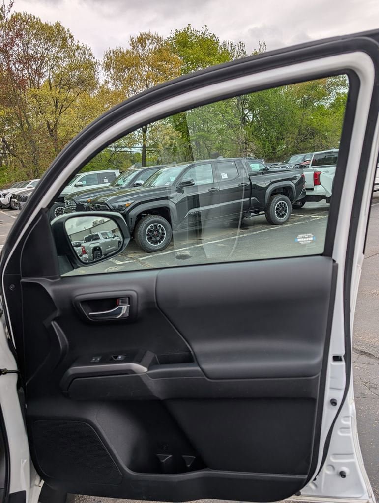 Certified 2022 Toyota Tacoma TRD Sport w/ Technology Package AWD/4WD image 18