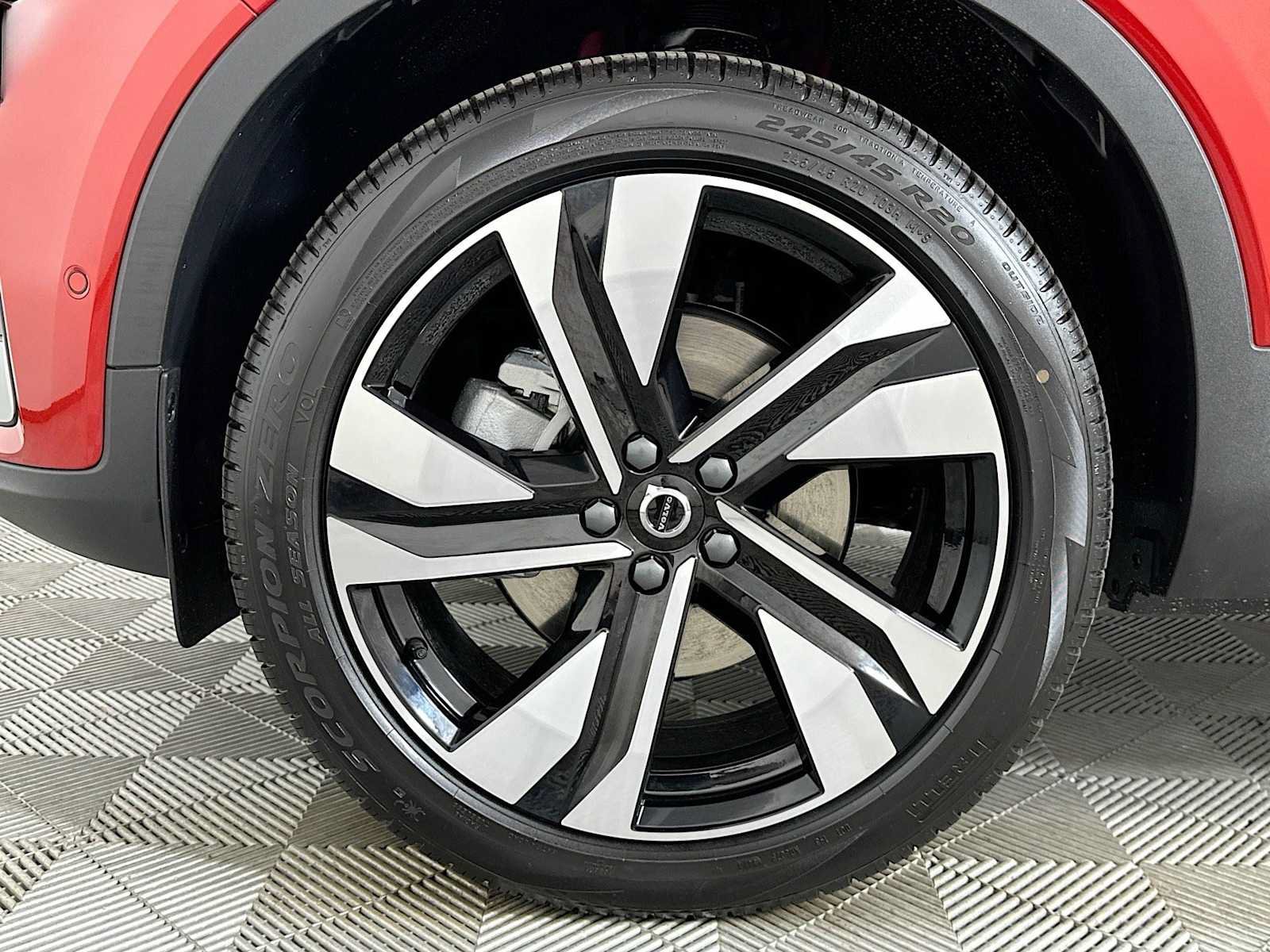 Used 2025 Volvo XC40 B5 Ultra w/ Climate Package AWD/4WD image 29
