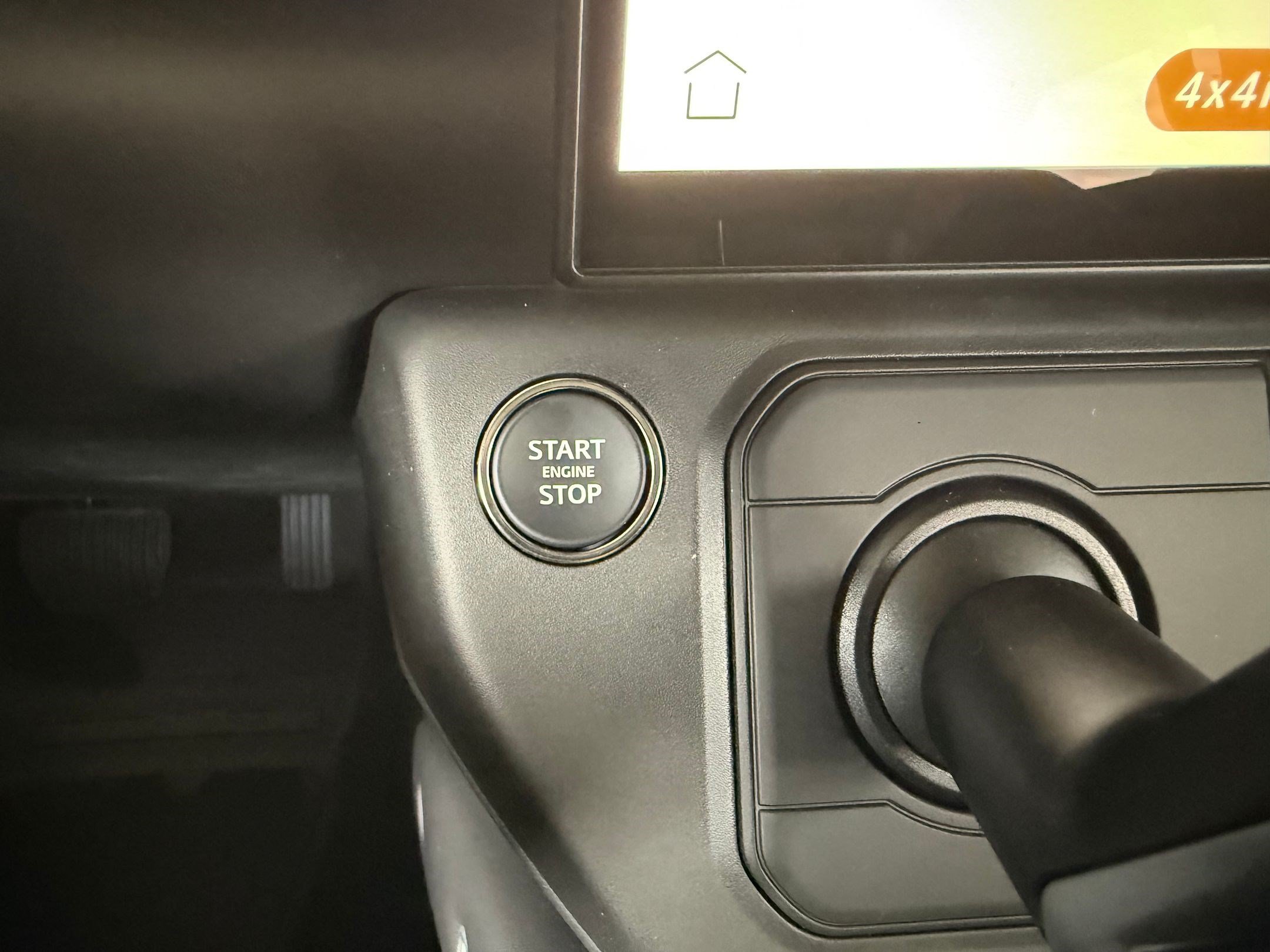 Used 2026 Land Rover Defender 130 X-Dynamic SE AWD/4WD image 26