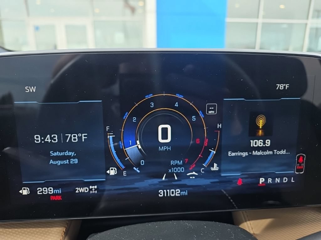 Used 2025 Chevrolet Equinox ACTIV w/ Safety and Technology Package AWD/4WD image 45
