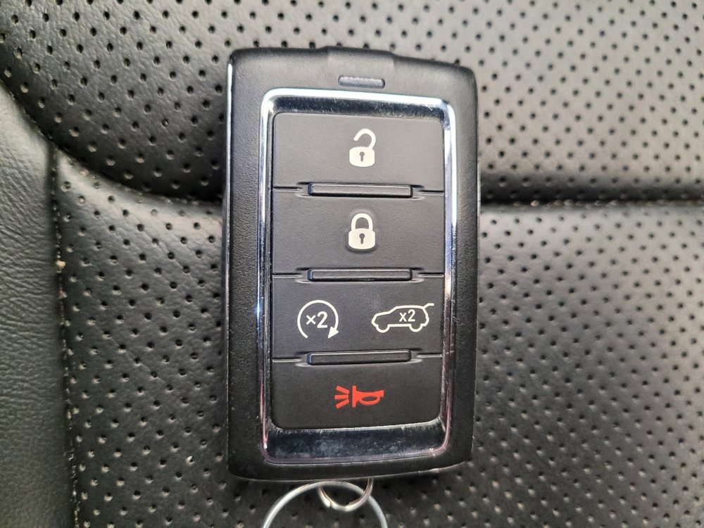 Used 2021 Jeep Grand Cherokee L Limited w/ Luxury Tech Group II image 32