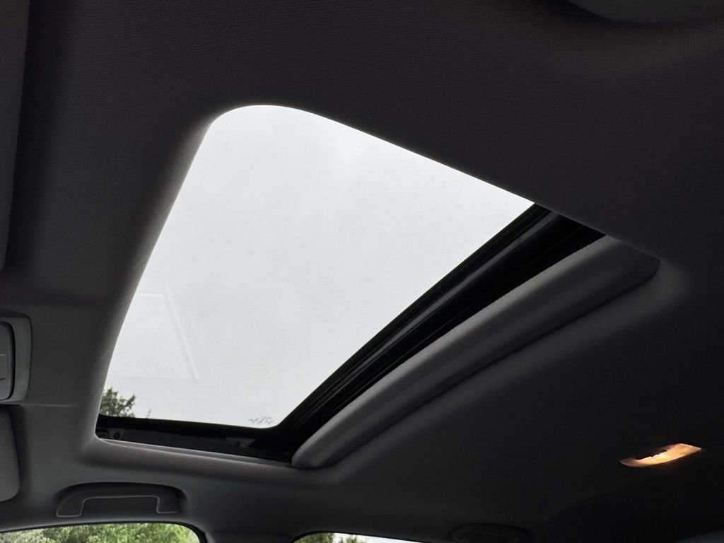 Used 2021 Honda CR-V Touring image 5