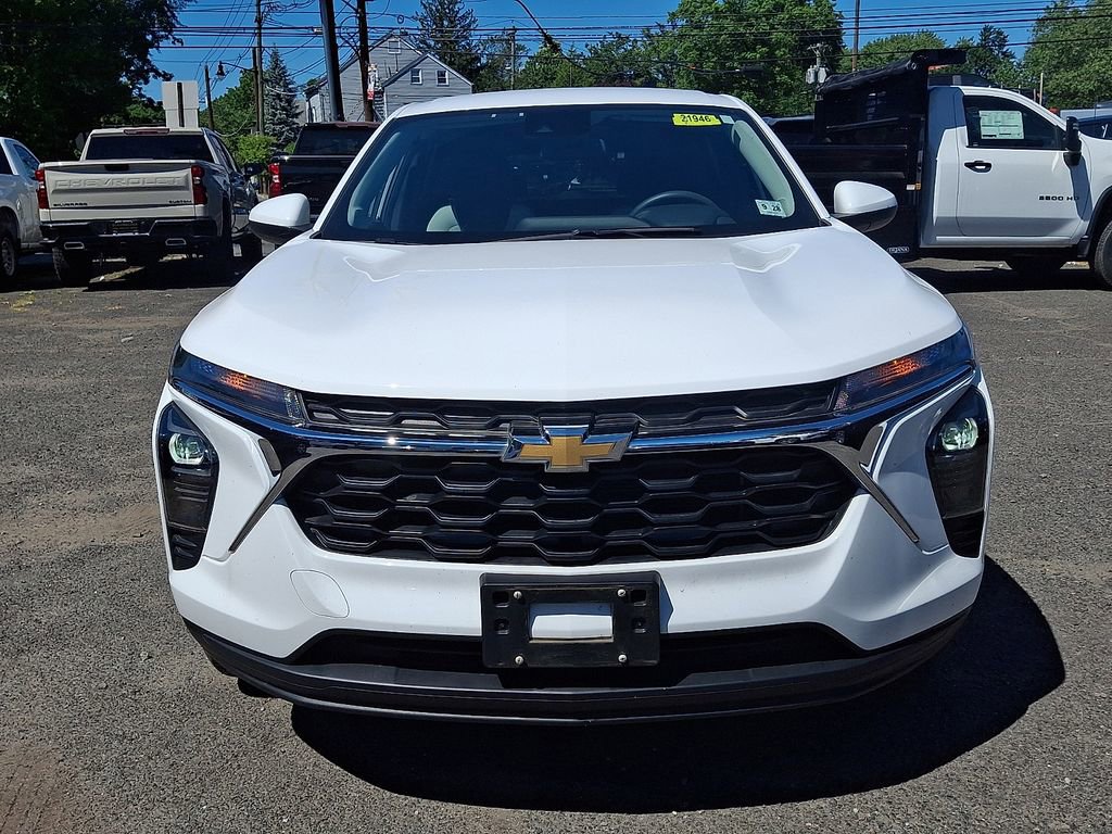 Used 2024 Chevrolet Trax LS w/ LS Convenience Package FWD image 2