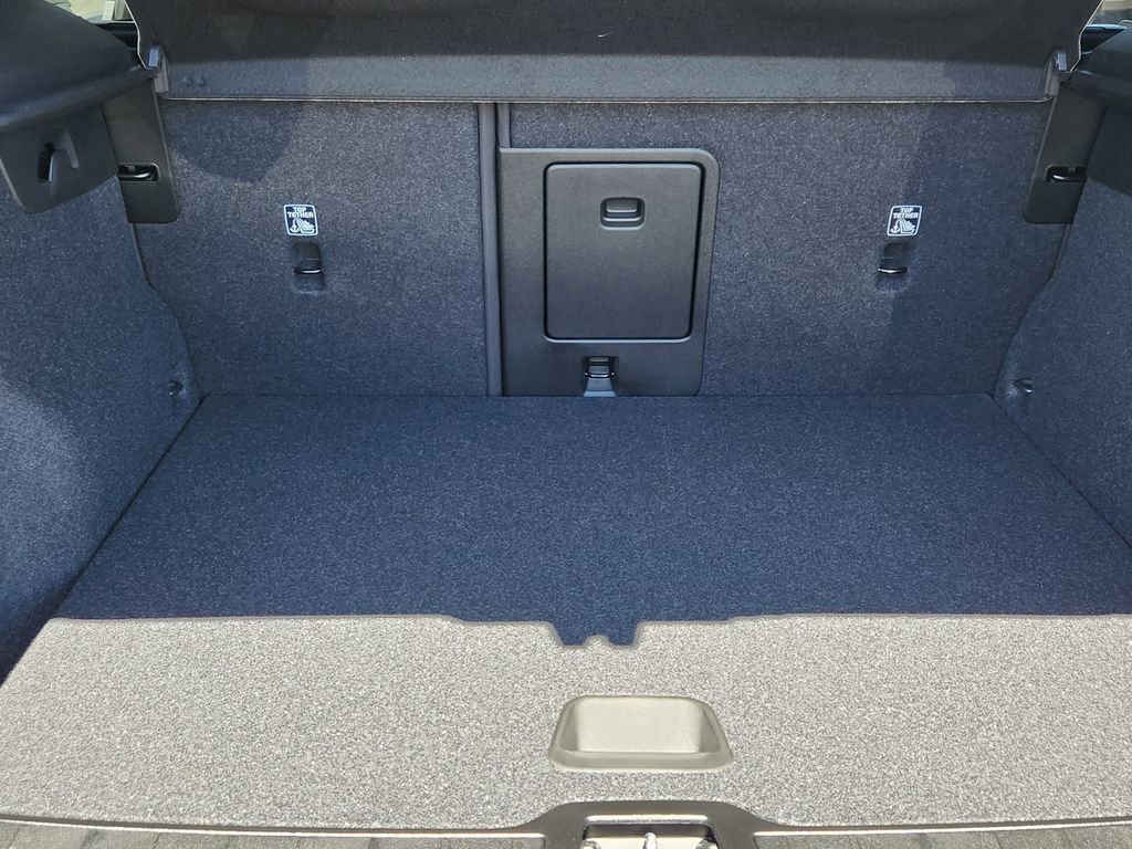 New 2026 Volvo XC40 B5 Core w/ Climate Package image 21