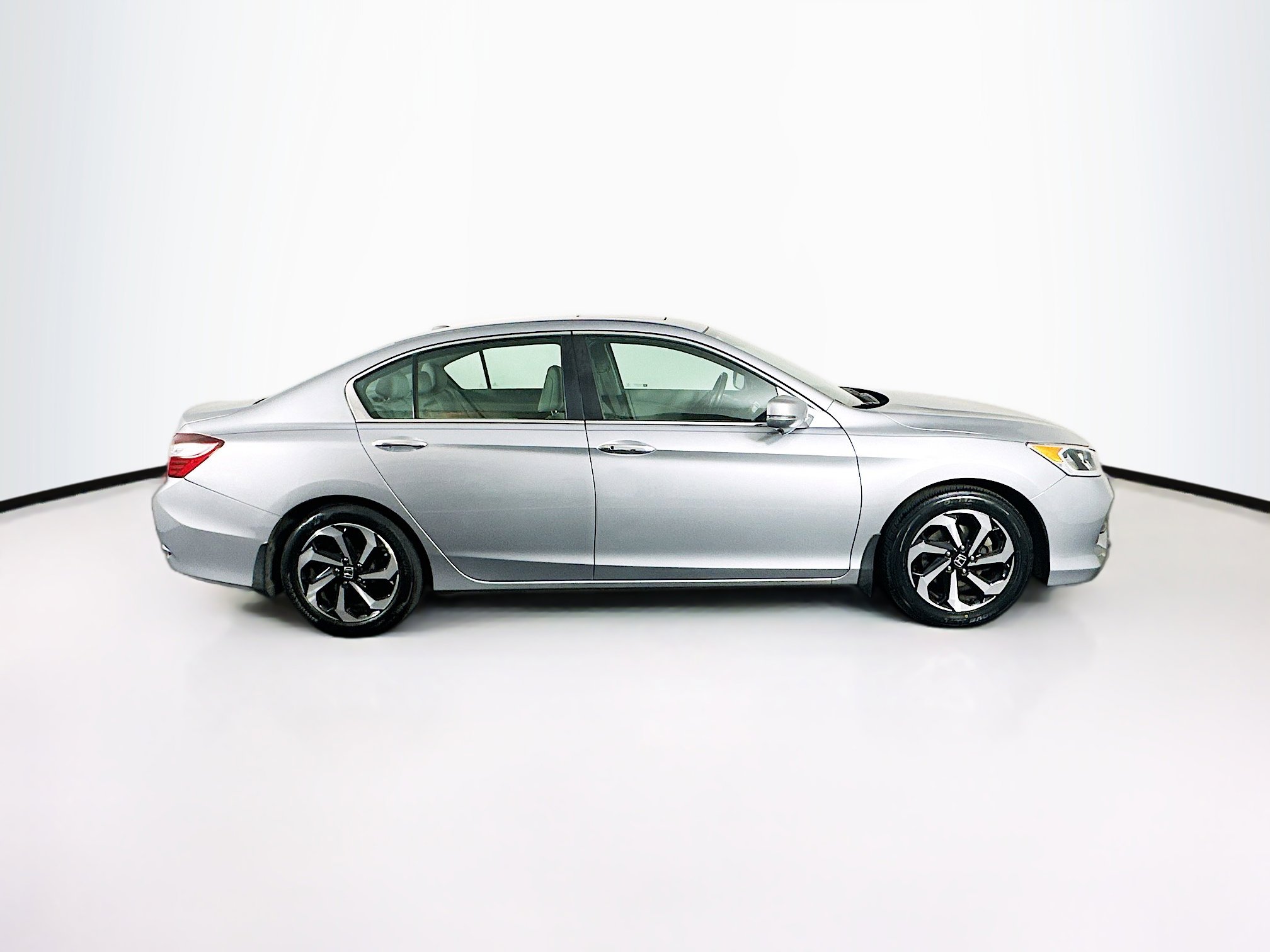 Used 2017 Honda Accord EX-L image 10