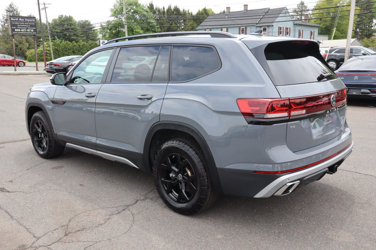Used 2025 Volkswagen Atlas Peak Edition SE AWD/4WD image 8