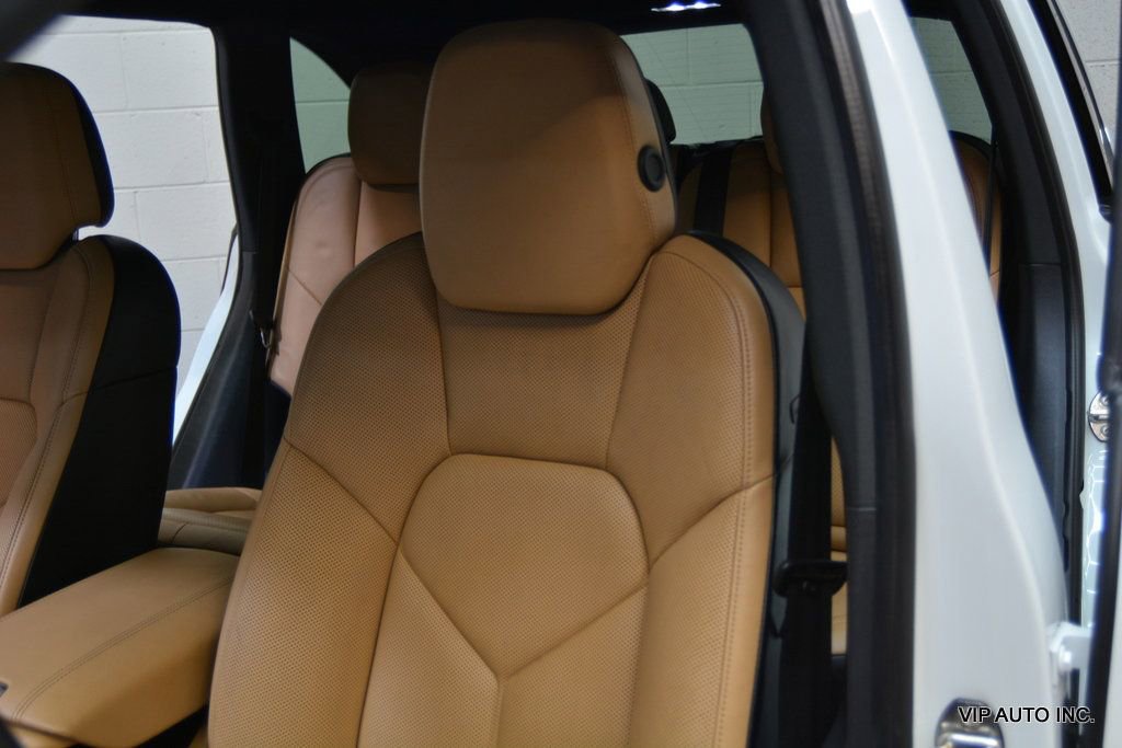 Used 2016 Porsche Cayenne image 13