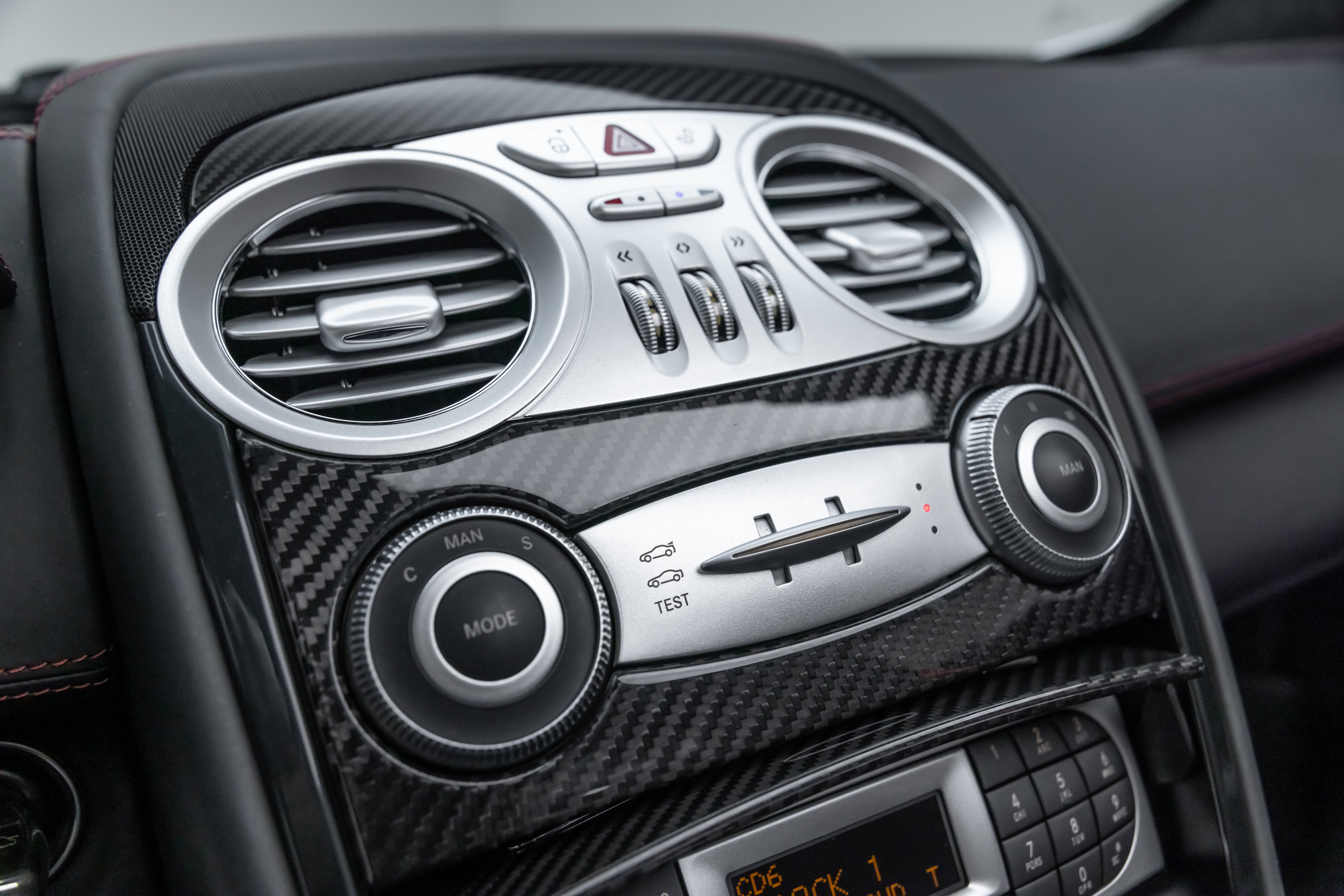 Used 2009 Mercedes-Benz SLR image 23