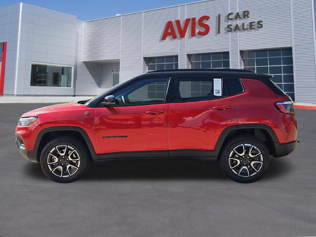 Used 2025 Jeep Compass Trailhawk AWD/4WD image 10