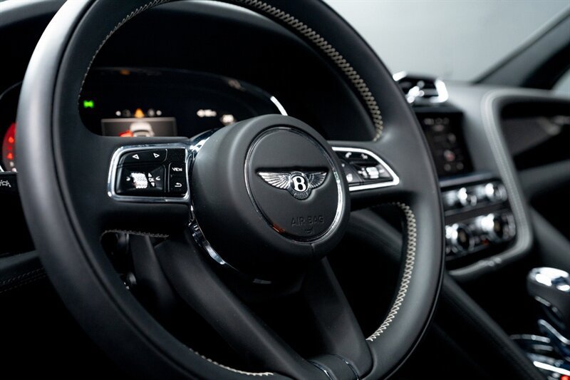 Used 2024 Bentley Bentayga AWD/4WD image 37