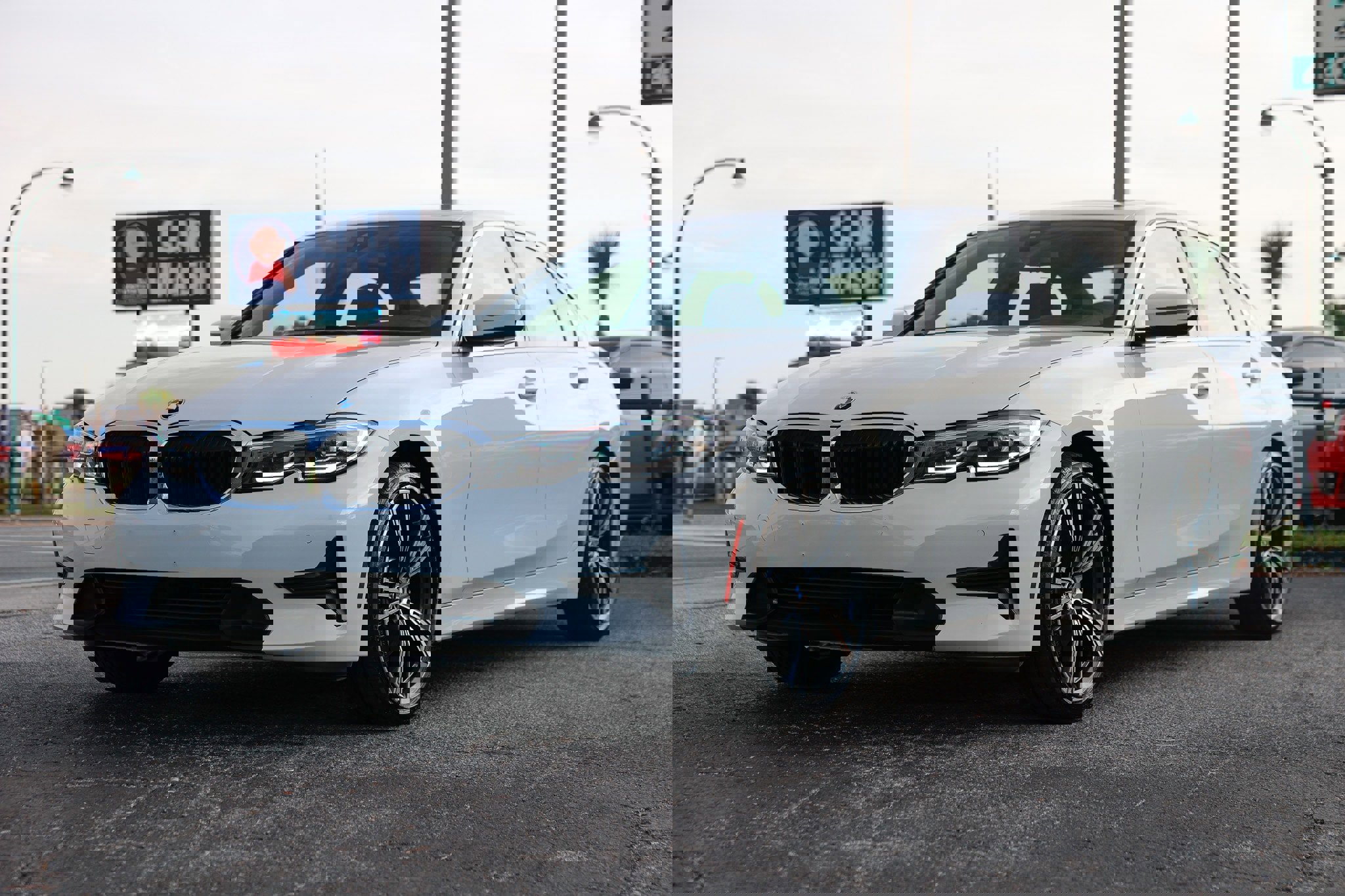 Used 2021 BMW 330i Sedan w/ Premium Package image 4